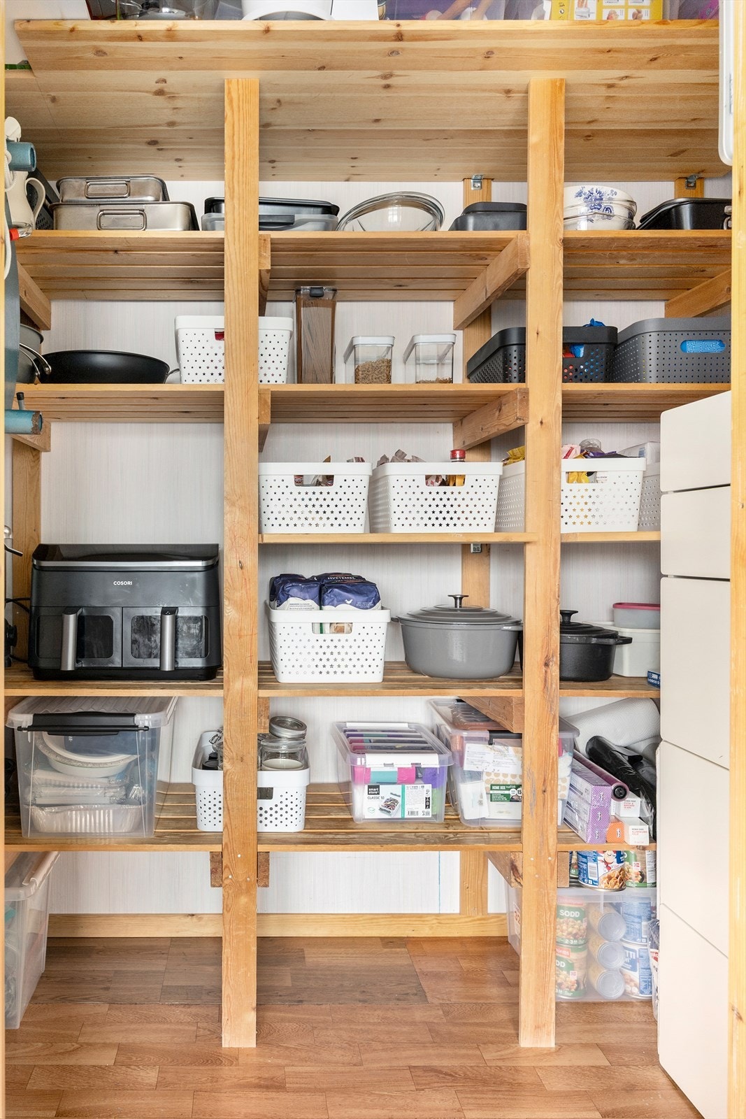 Praktisk bod med gode oppbevaringsmuligheter Galleribilde