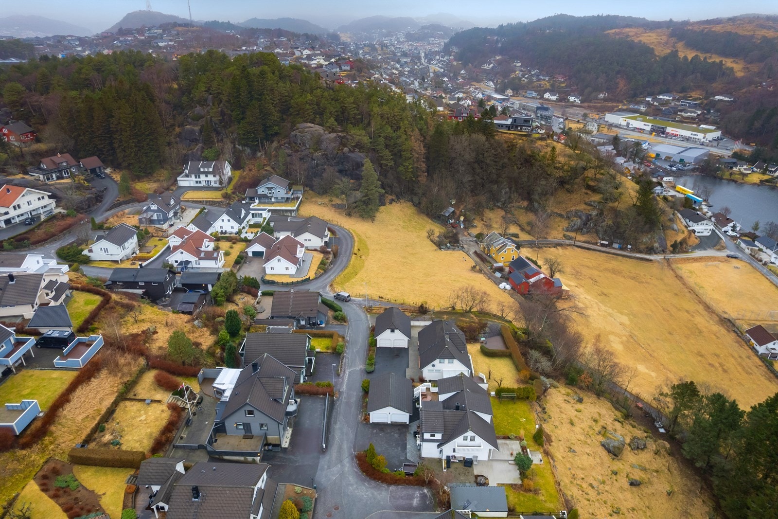 Boligen ligger i et attraktivt og rolig nabolag Galleribilde