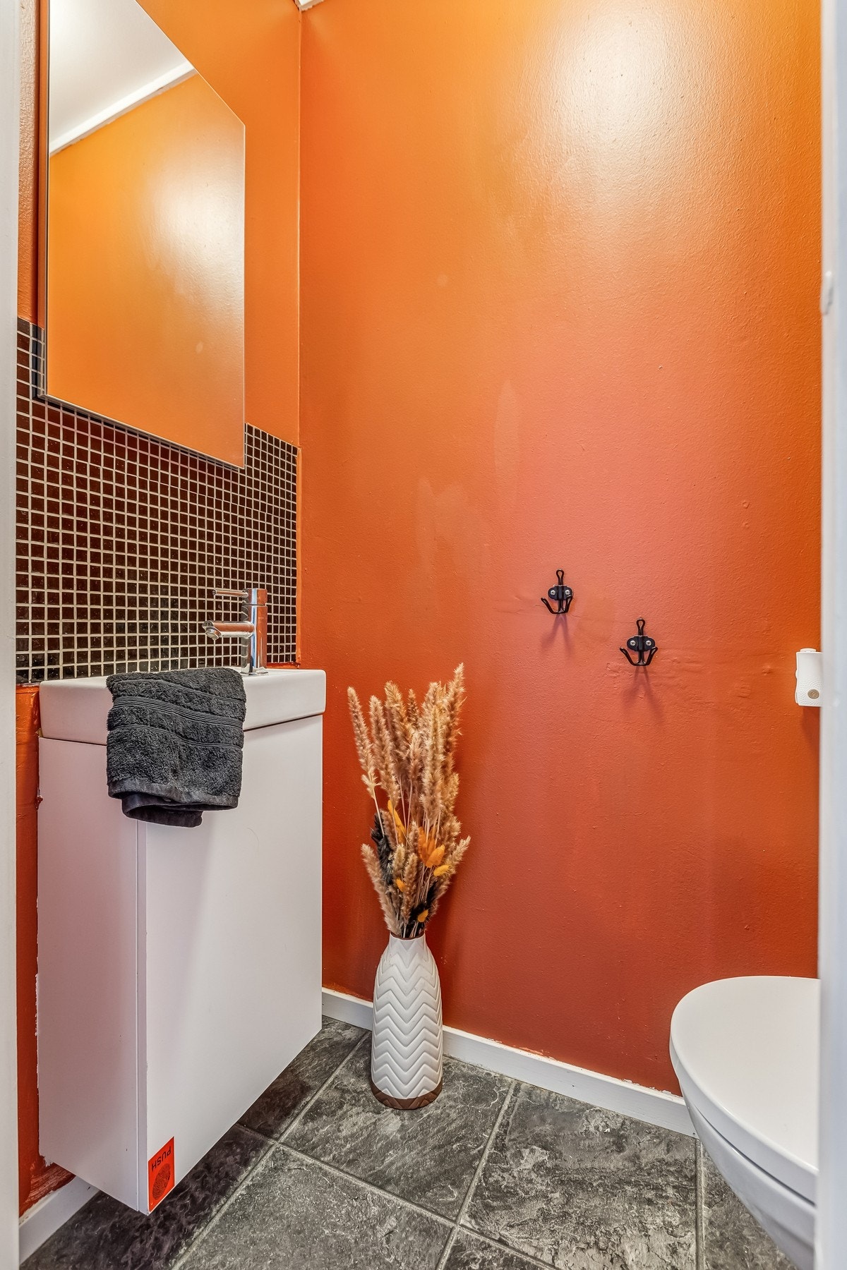 Praktisk toalettrom i første etasje. Galleribilde