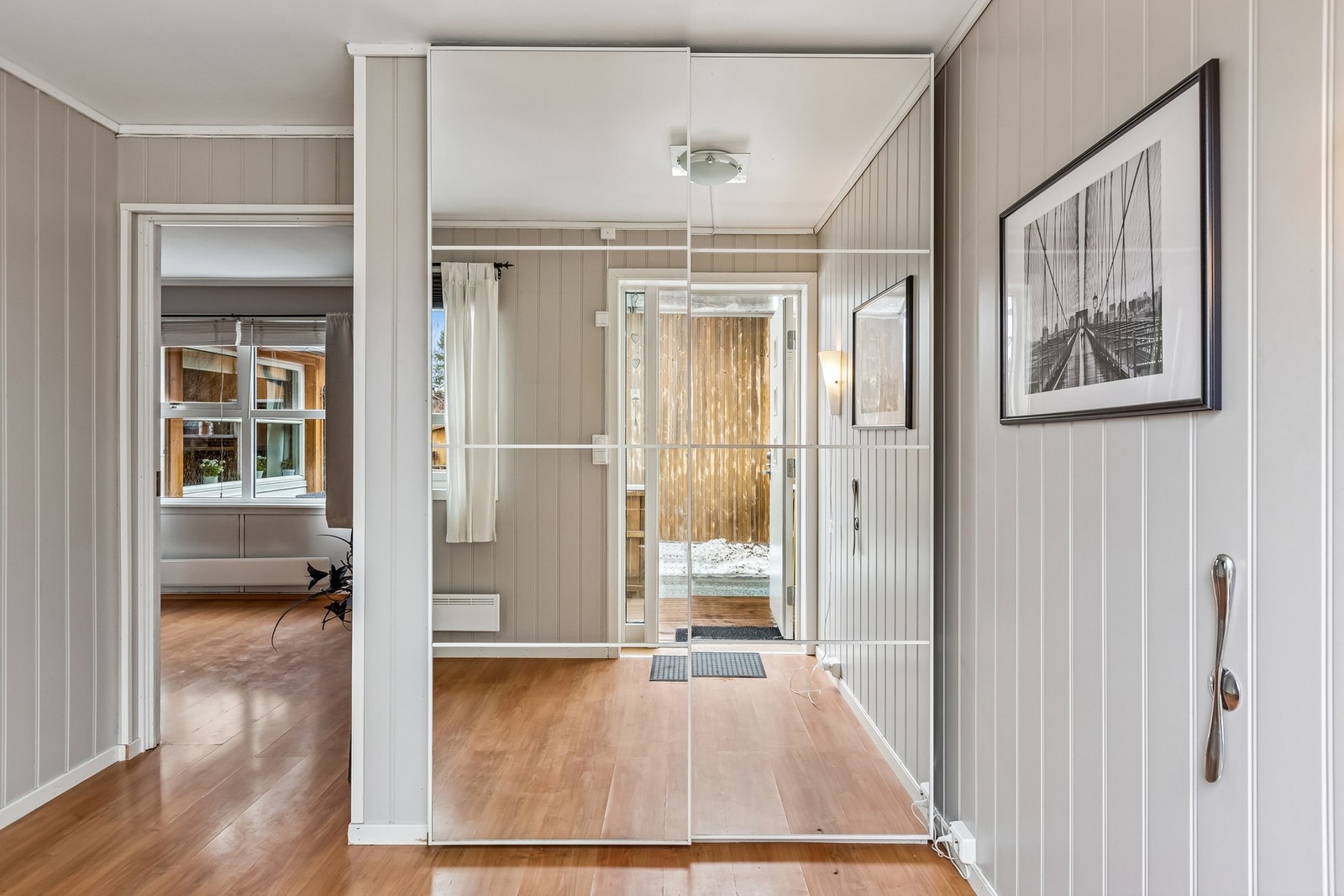 Gangen er 10,3 m² og har god plass til garderobeløsning. Galleribilde