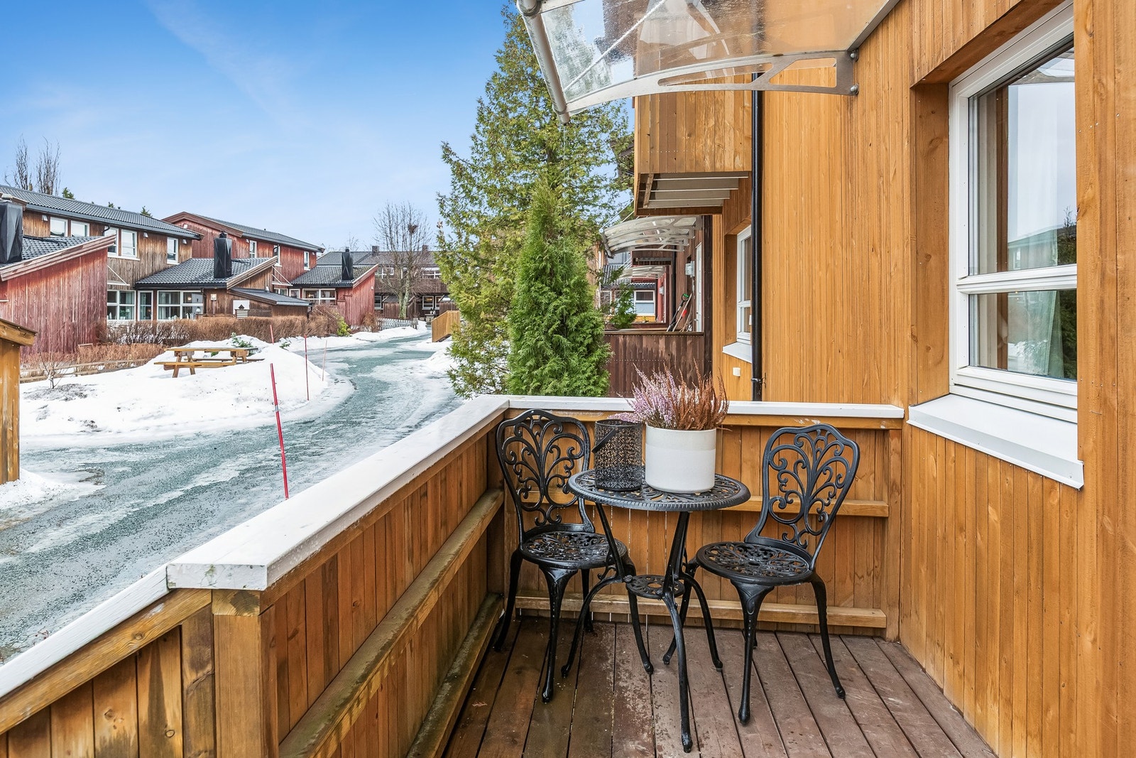 Kombinert balkong og inngangsparti. Galleribilde