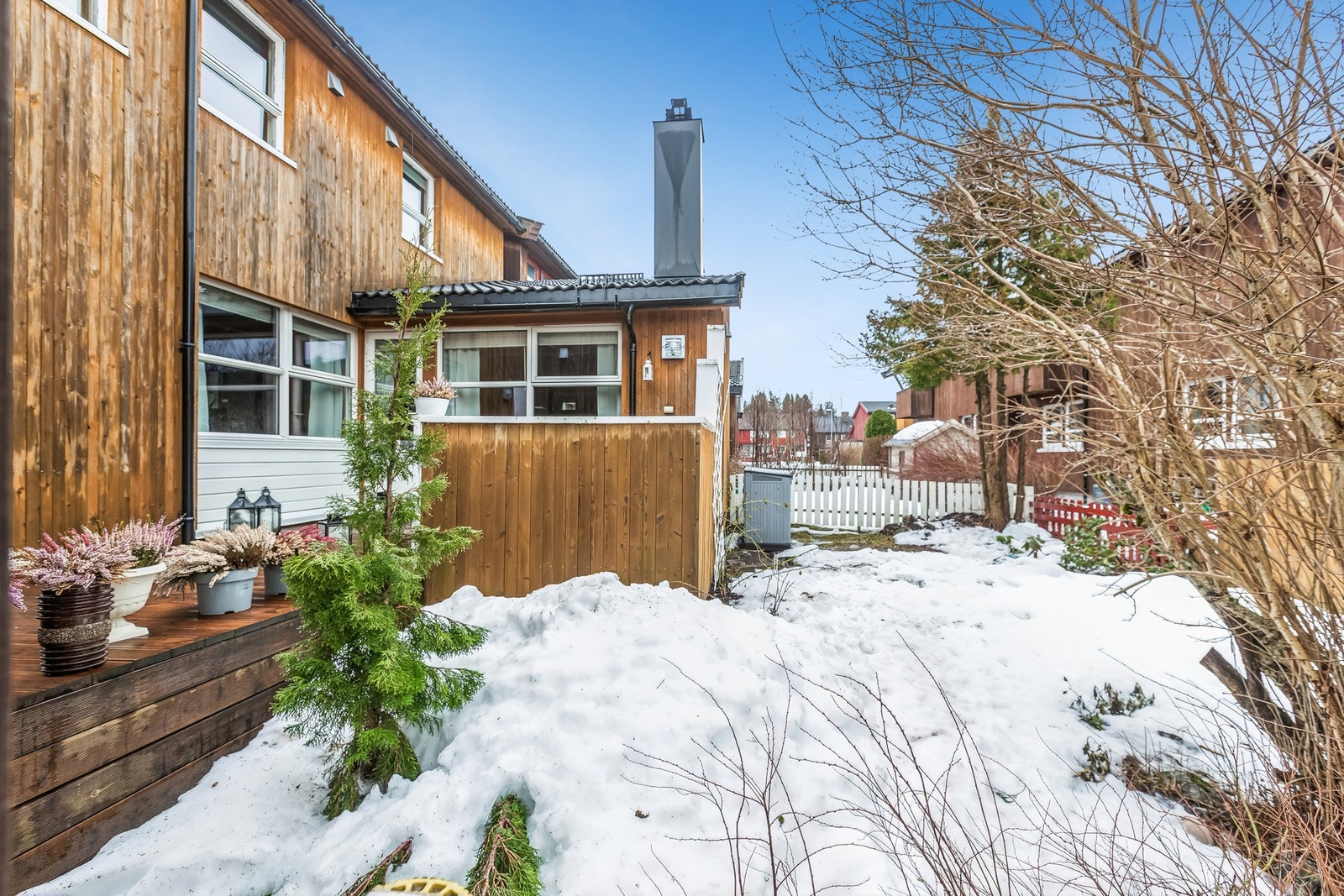 Fint uteområde ved terrassen. Galleribilde