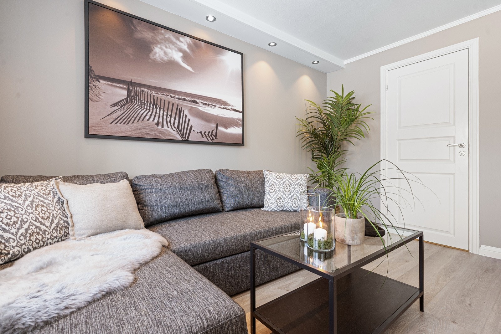 Leiligheten er malt i moderne og innbydende farger. Galleribilde