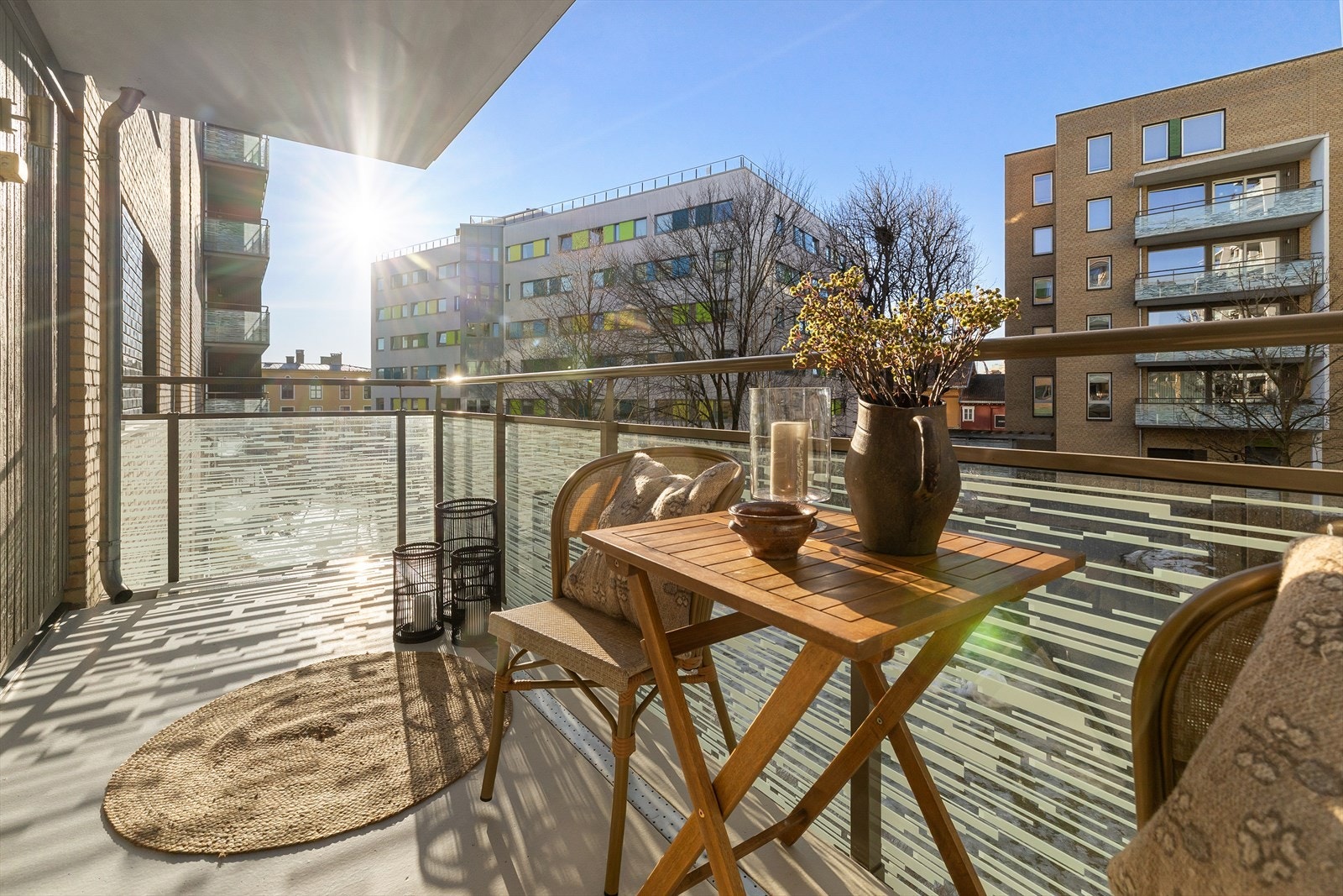 Utgang til vestvendt balkong på 7 kvm. Galleribilde