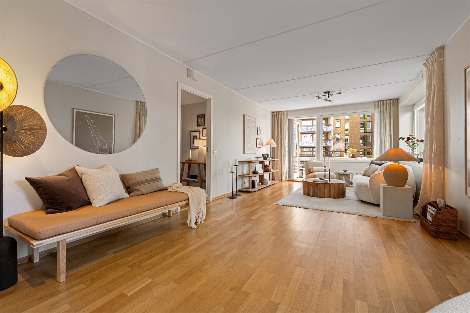 Bygget er fra 2012 og har mange moderne fasiliteter som heis, balansert ventilasjon, vannbåren varme og garasjeplass m/el. Galleribilde