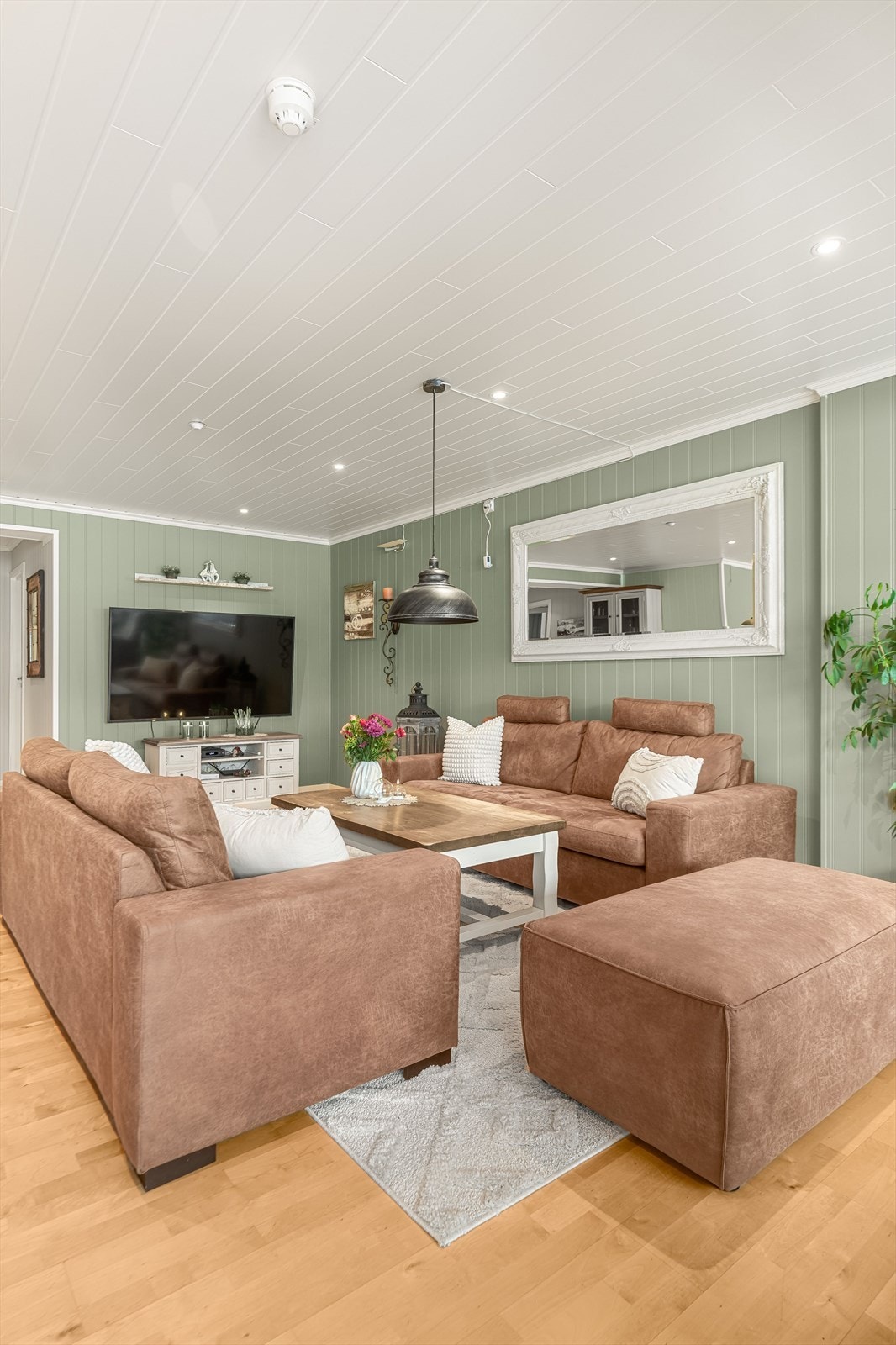 Downlights i himling på stue og kjøkken fra 2020 Galleribilde