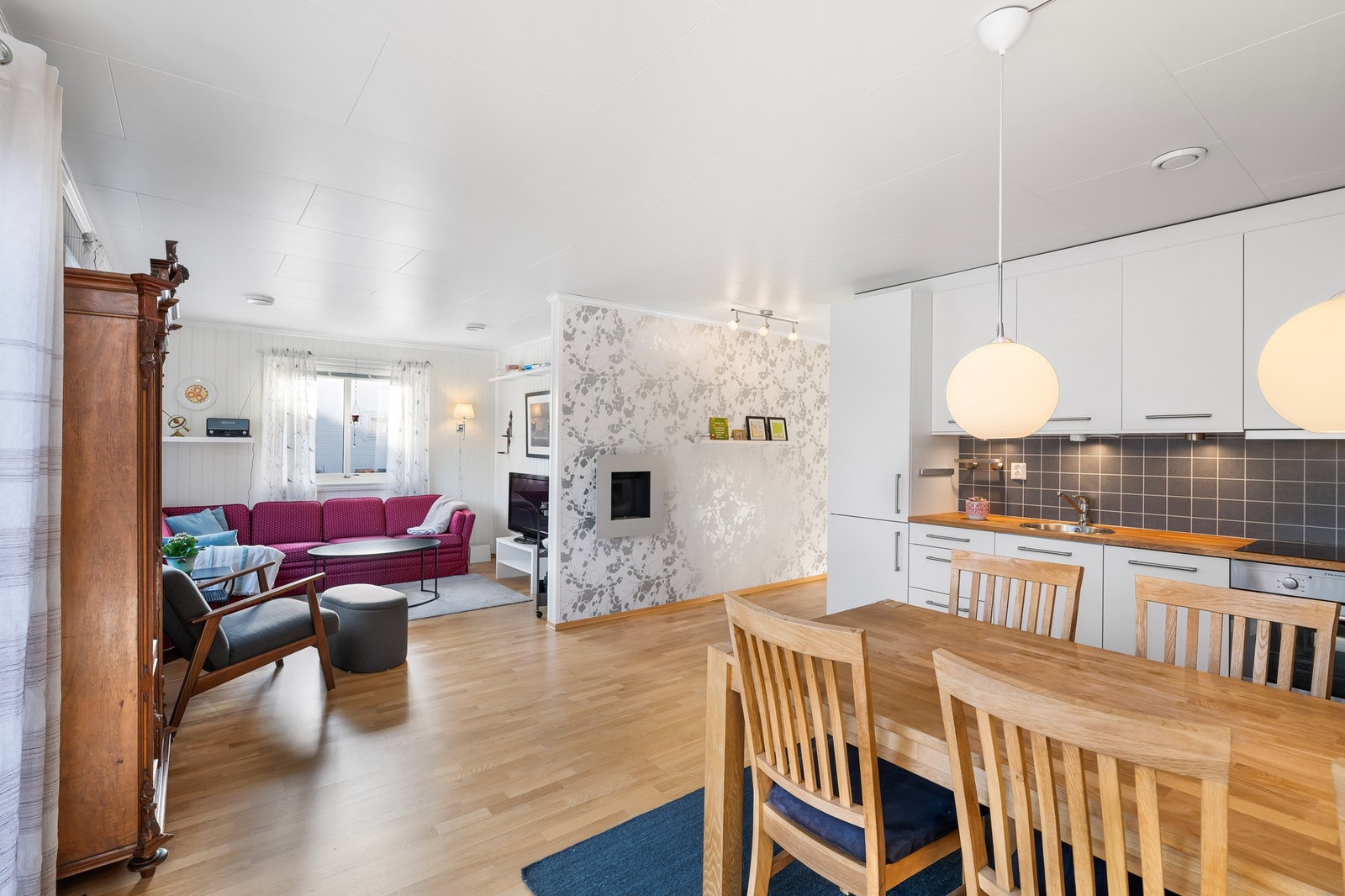 Rommet har svært godt med naturlig lysinnslipp. Galleribilde