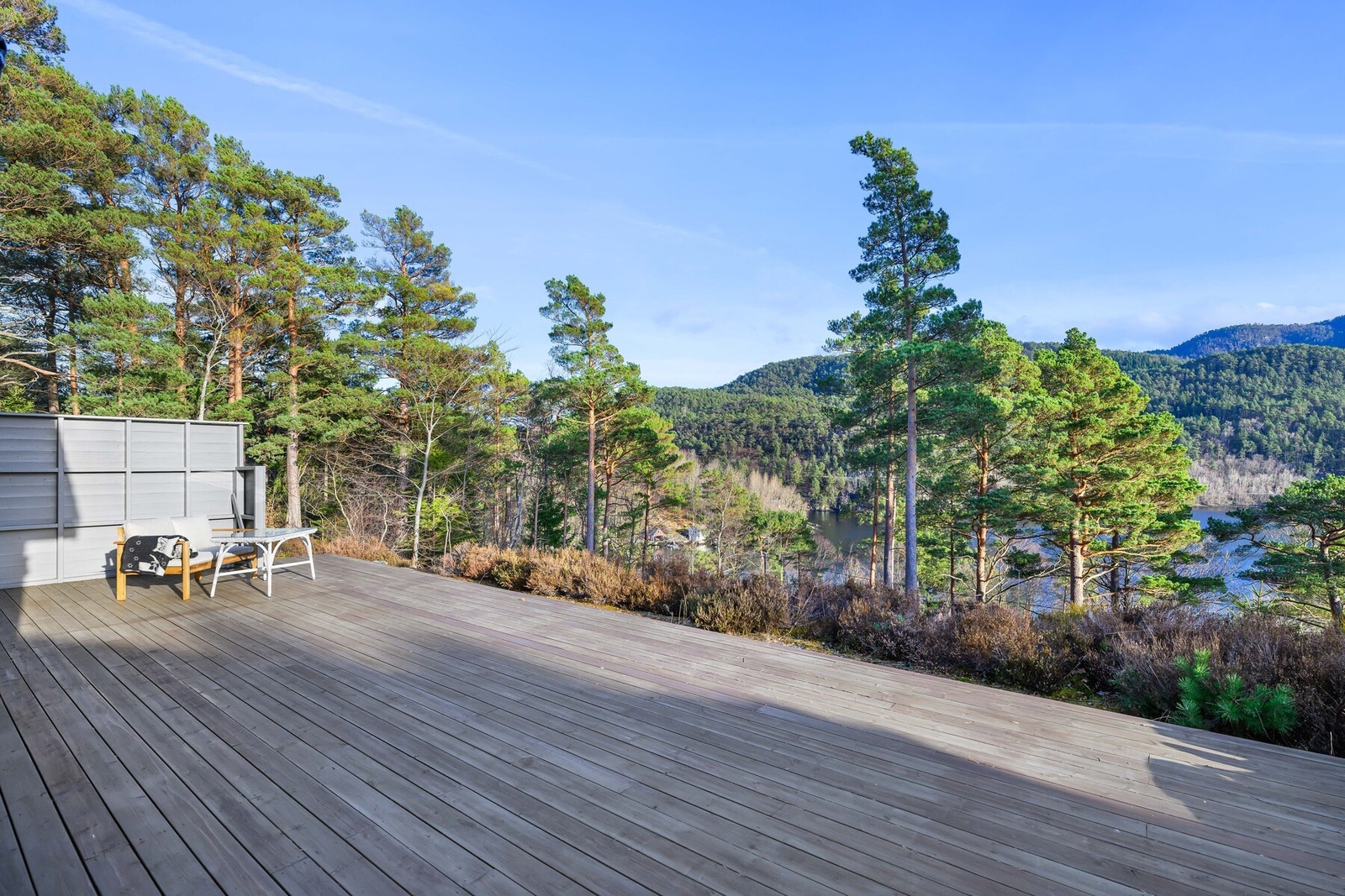 Fra terrassen kan en nyte utmerkede solforhold, med sol hele dagen på sommerstid. Galleribilde