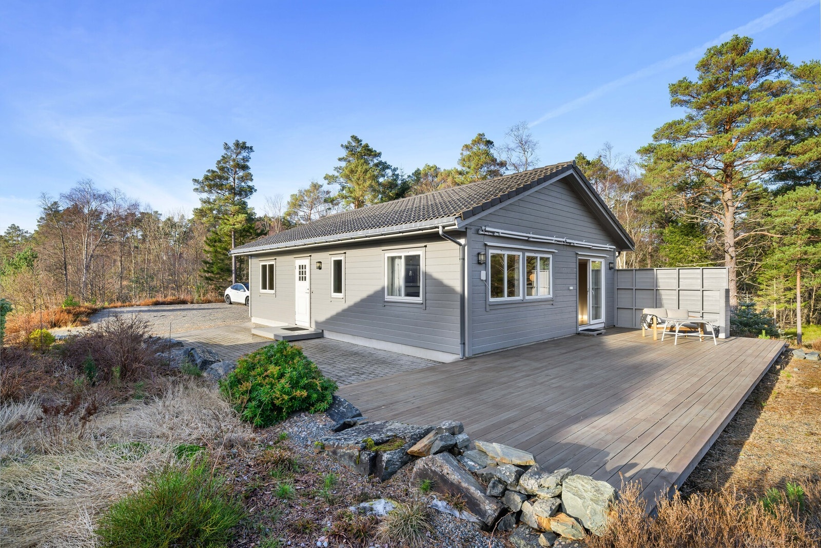 Boligens terrasse er på på hele 48,3 m², som virkelig vil bli familiens nye favorittplass. Galleribilde