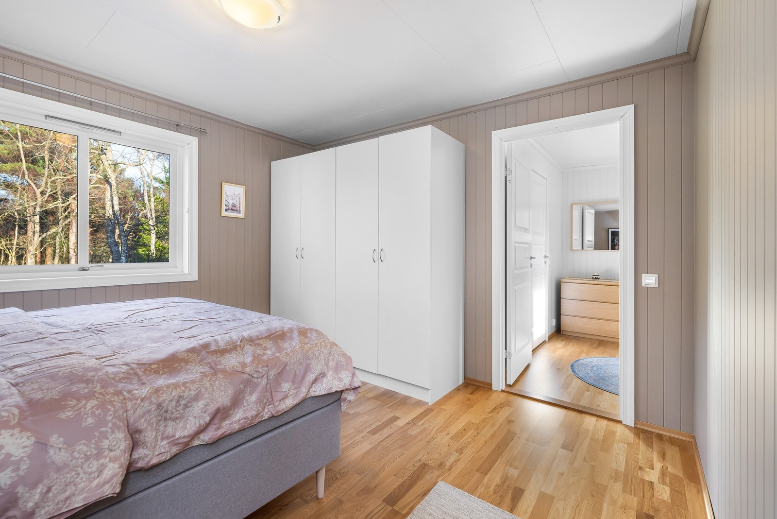 Begge soverommene har god plass til å innrede med dobbeltseng og garderobe. Galleribilde