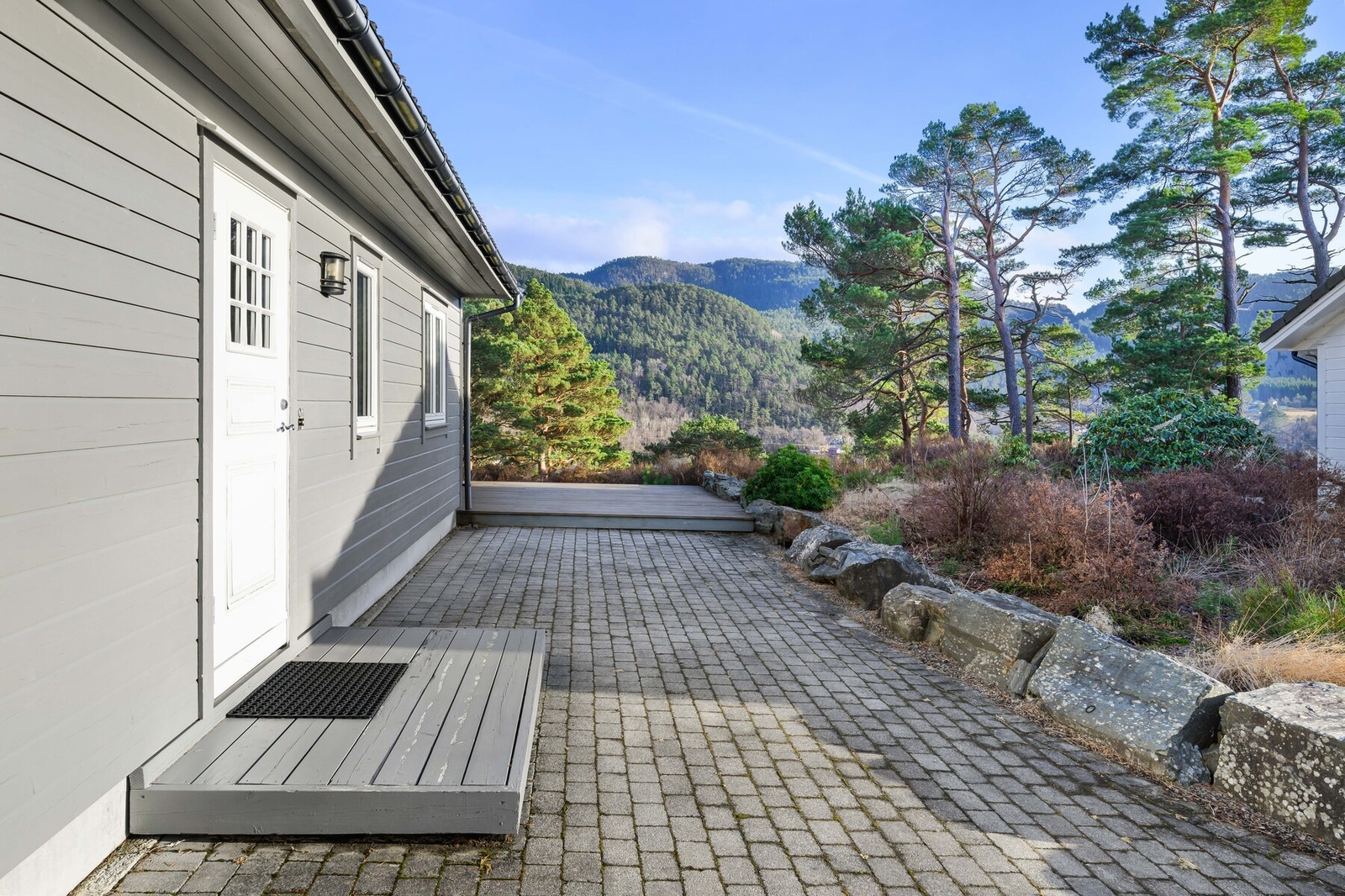 Pent opparbeidet inngangsparti. Galleribilde