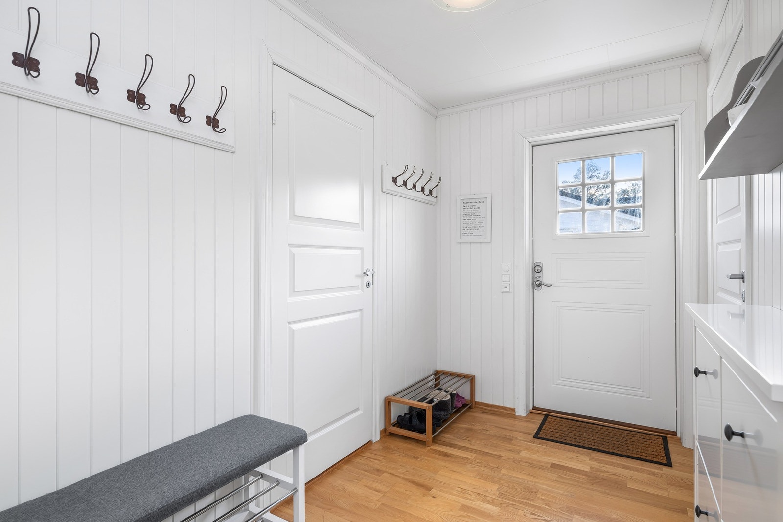 Oppvarming med varmekabler i gulvet. Galleribilde