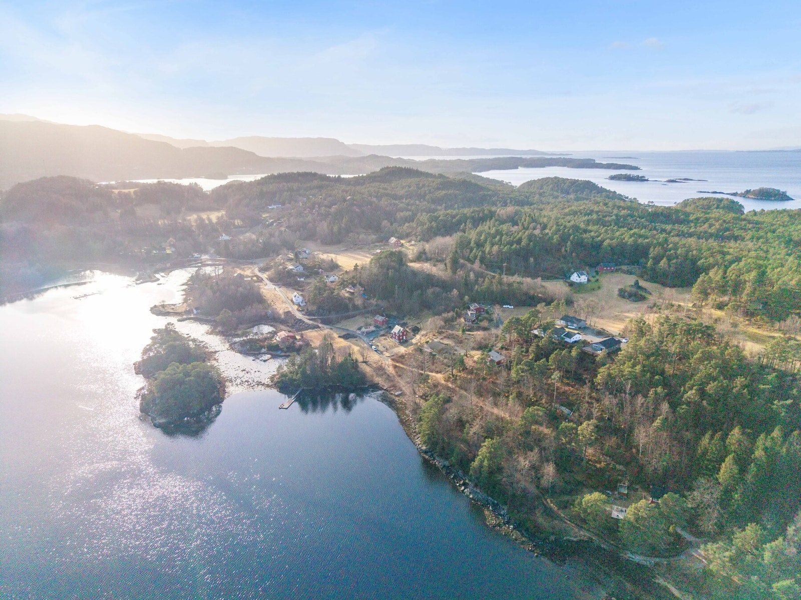 Her får du en attraktiv kombinasjon av ro, gode solforhold og nærhet til sjø og natur. Galleribilde
