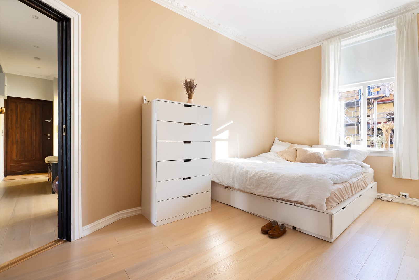 Stort og romslig hovedsoverom. Galleribilde