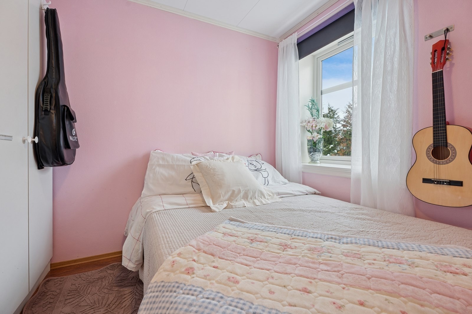 Det andre soverommet egner seg godt som barnerom, gjesterom eller kontor. Galleribilde