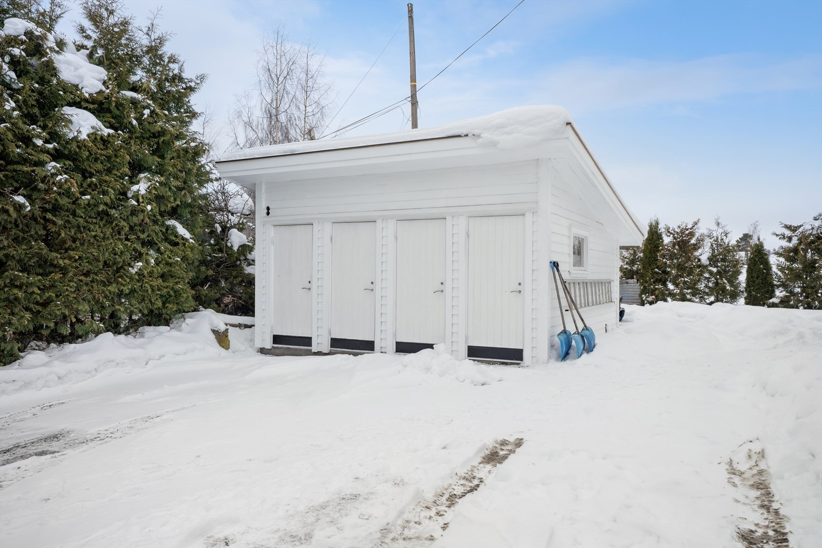 Det følger med en bod på 6 m² i et separat fellesbygg for ekstra lagringsplass. Galleribilde