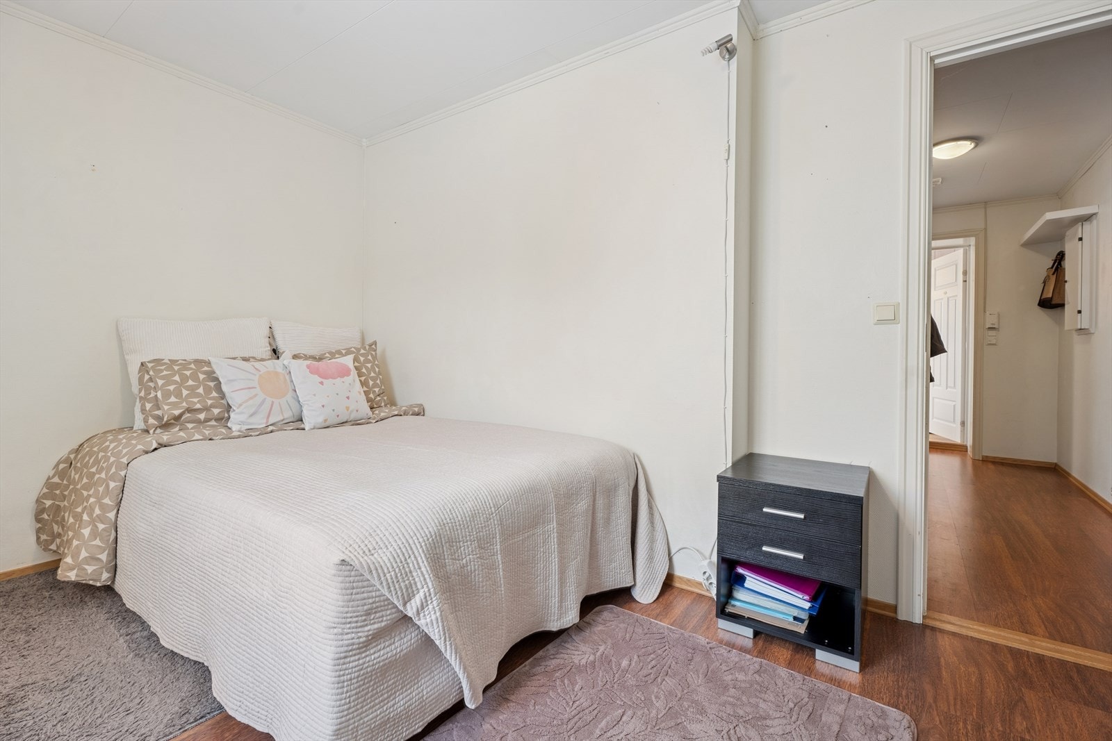 Innvendige dører er formpressede og bidrar til et enhetlig uttrykk i hele leiligheten. Galleribilde