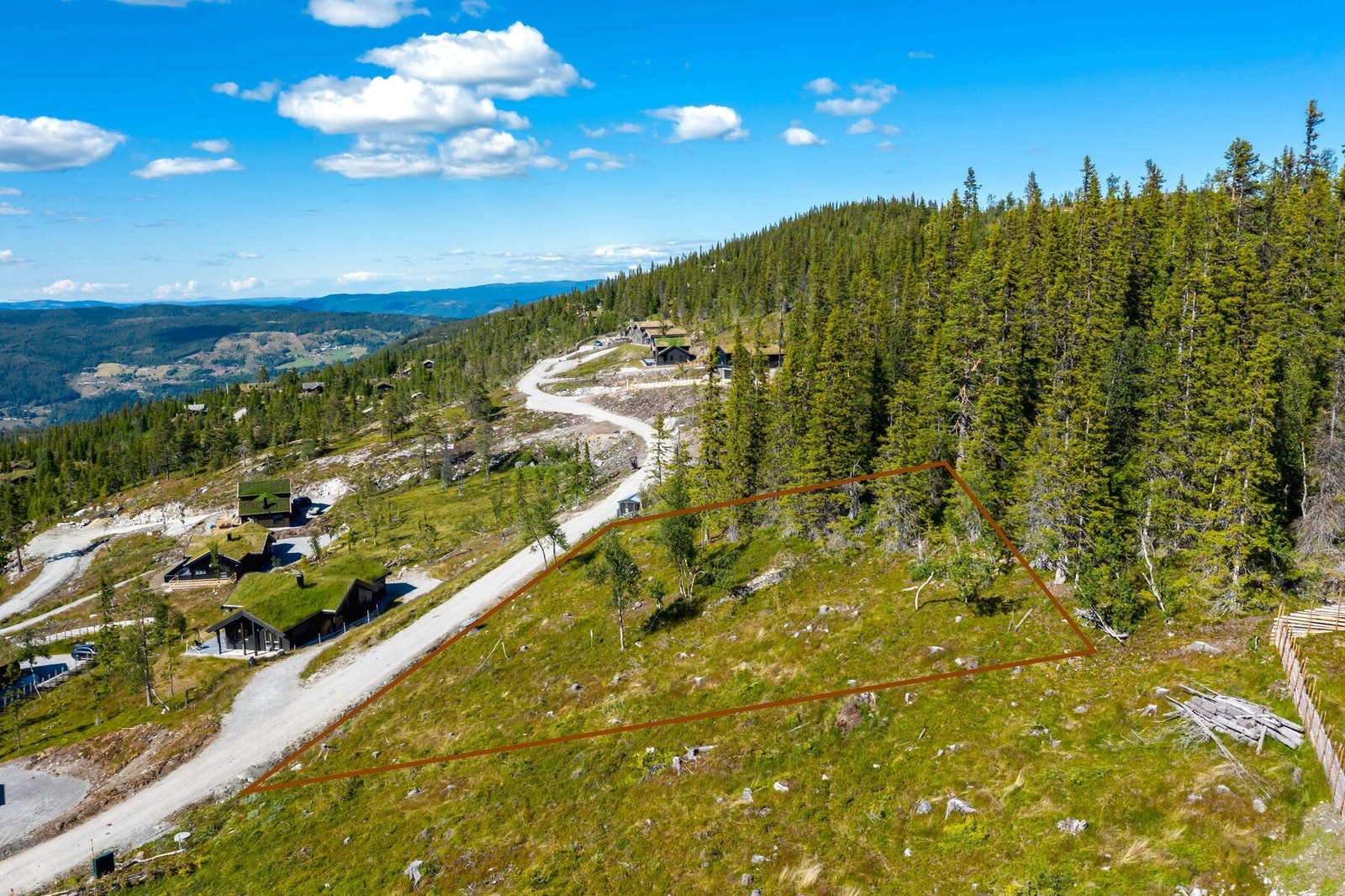 Tomten er skrånende. Galleribilde