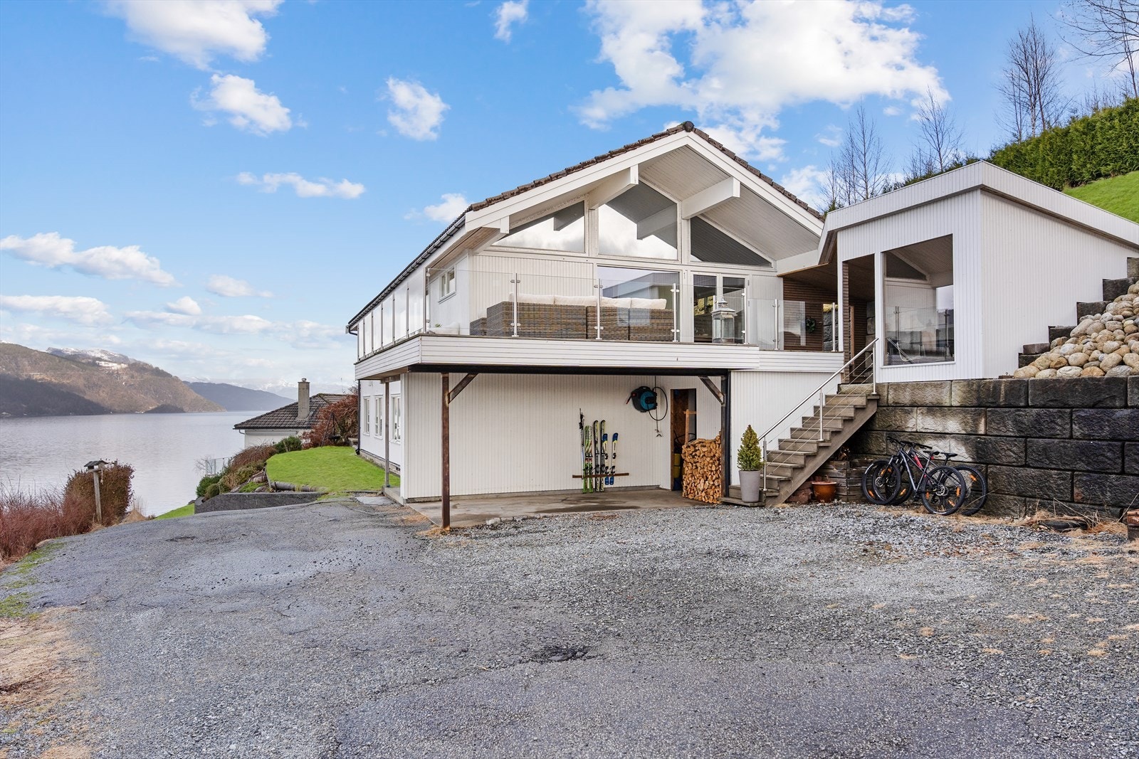 Eiendommen ligger fint til med kort avstand til skole, barnehage og idrettsområde Galleribilde