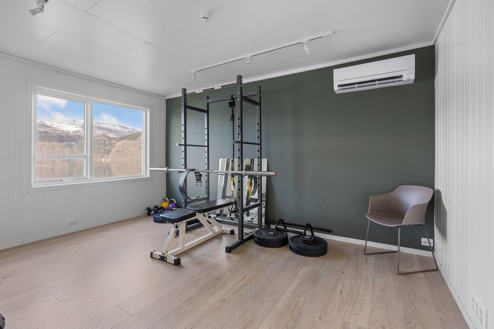 Soverom/stue/treningsrom Galleribilde