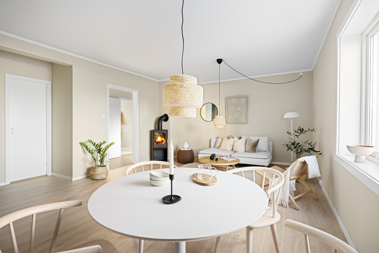 Moderne peisovn i stuen Galleribilde