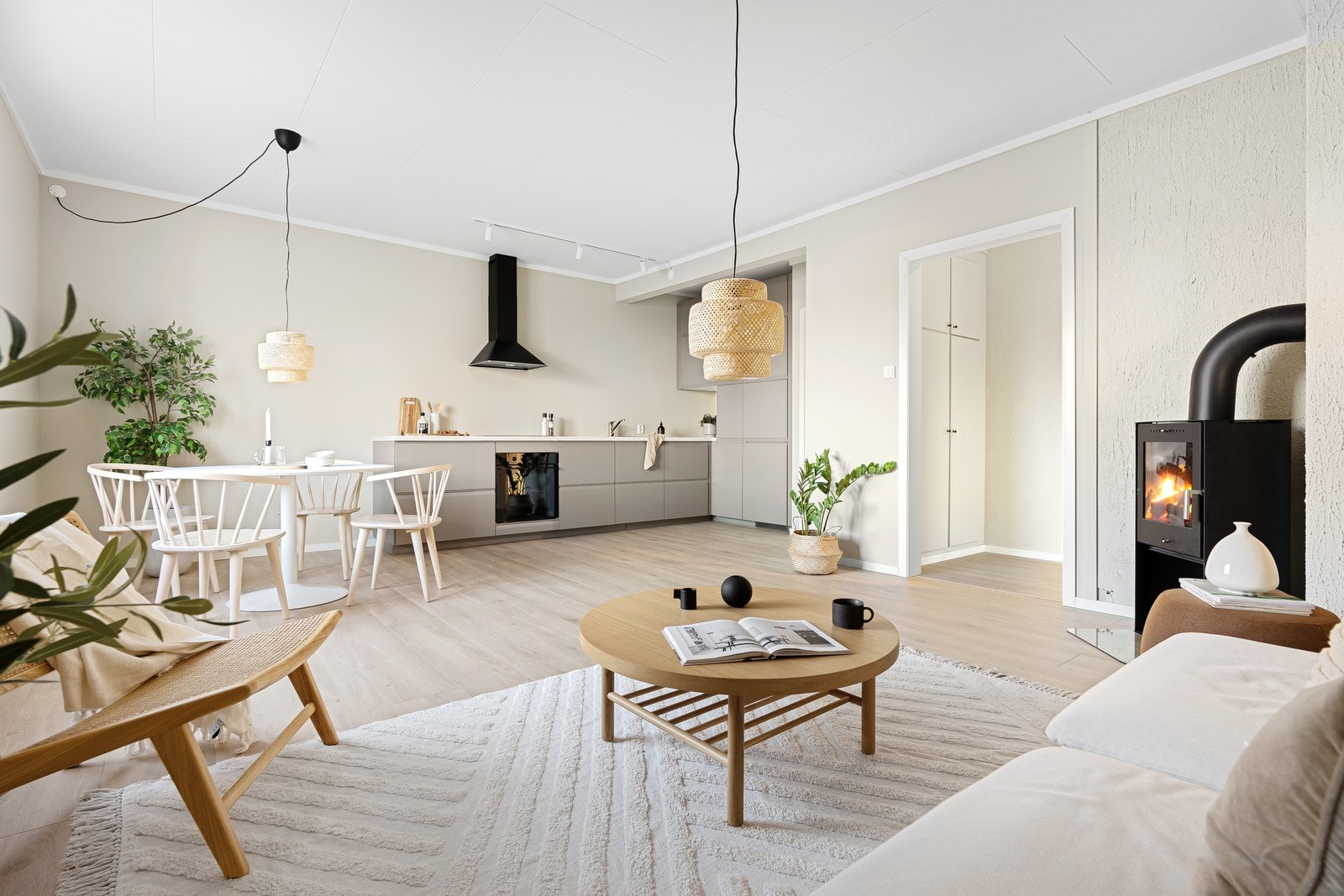 Gjennomgående moderne preg på leiligheten Galleribilde