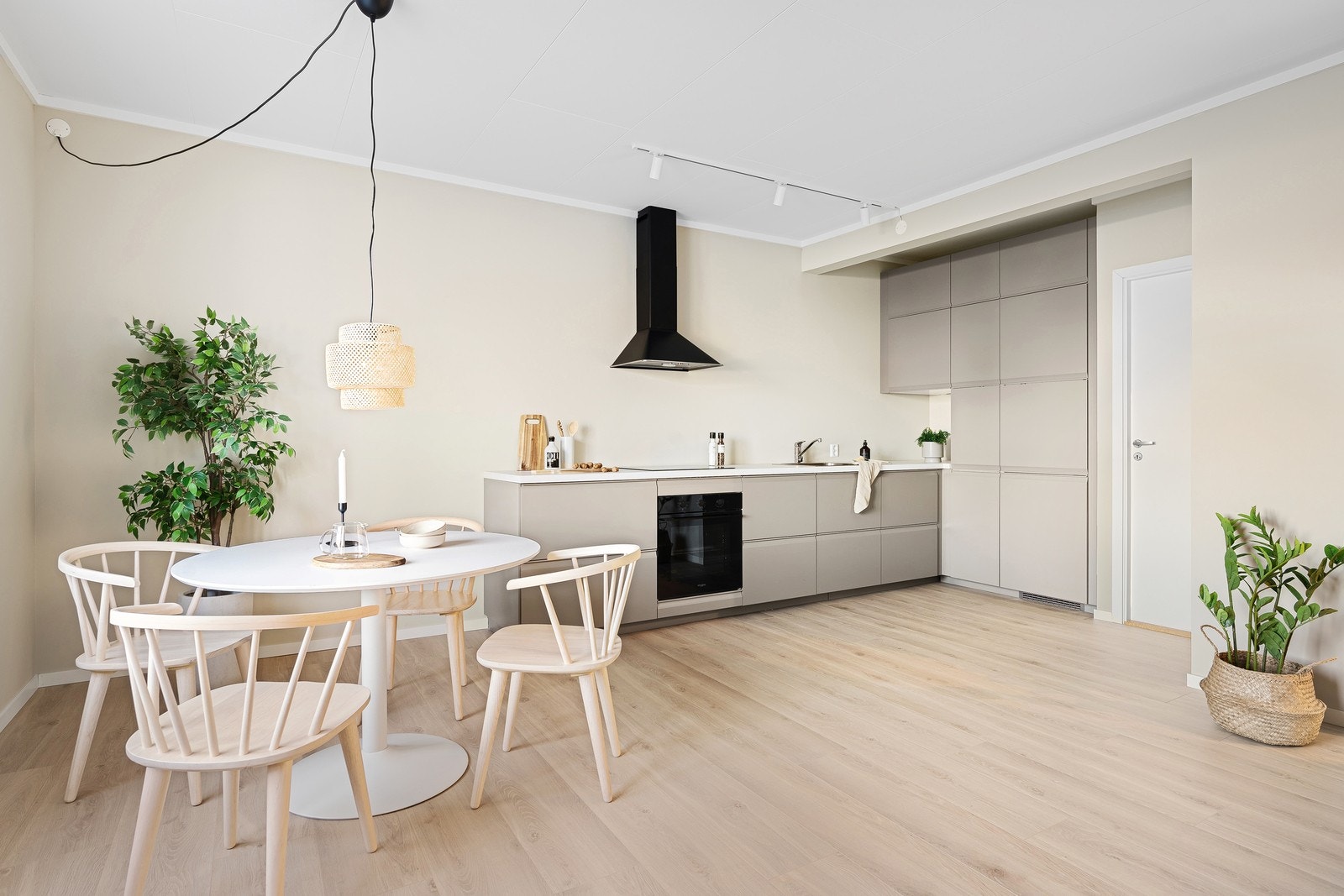 Lys, moderne 4-roms leilighet med attraktiv og sentralt beliggenhet, midt mellom UiA og sentrum Galleribilde