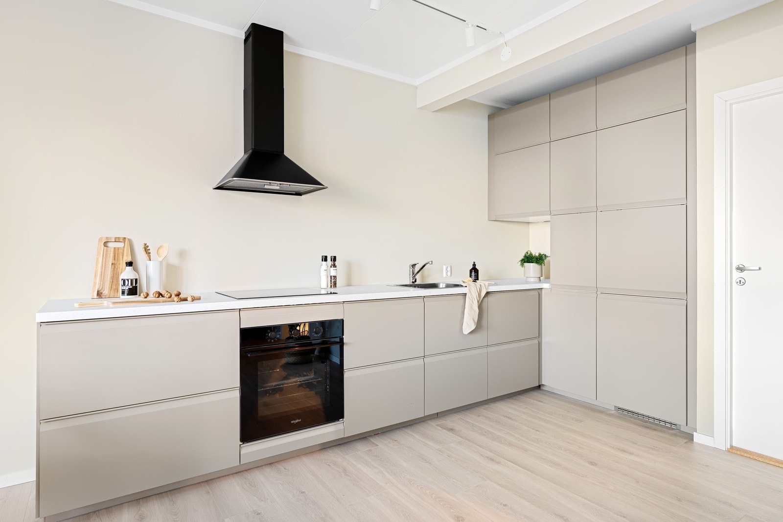 Romslig og innbydende kjøkken Galleribilde