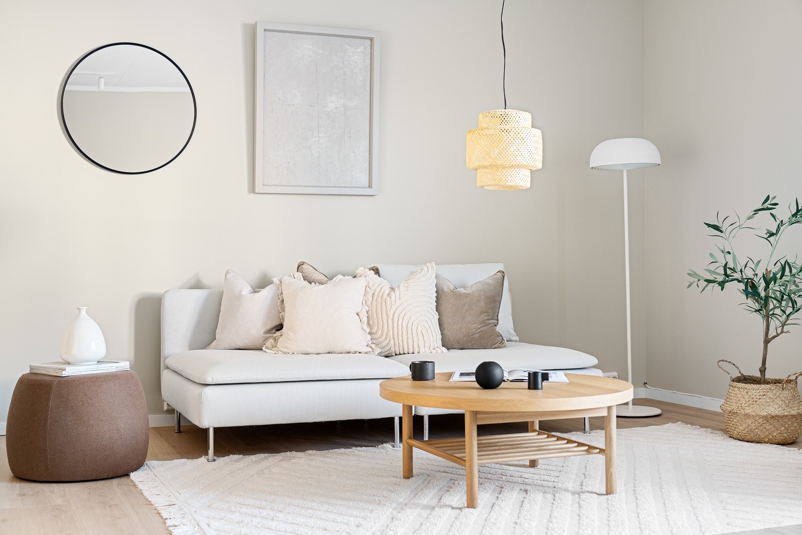 Lys og romslig stue Galleribilde