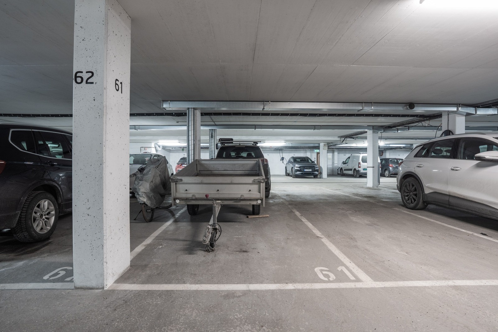 Parkeringsplassen som følger med leiligheten (plass nr 61) Galleribilde