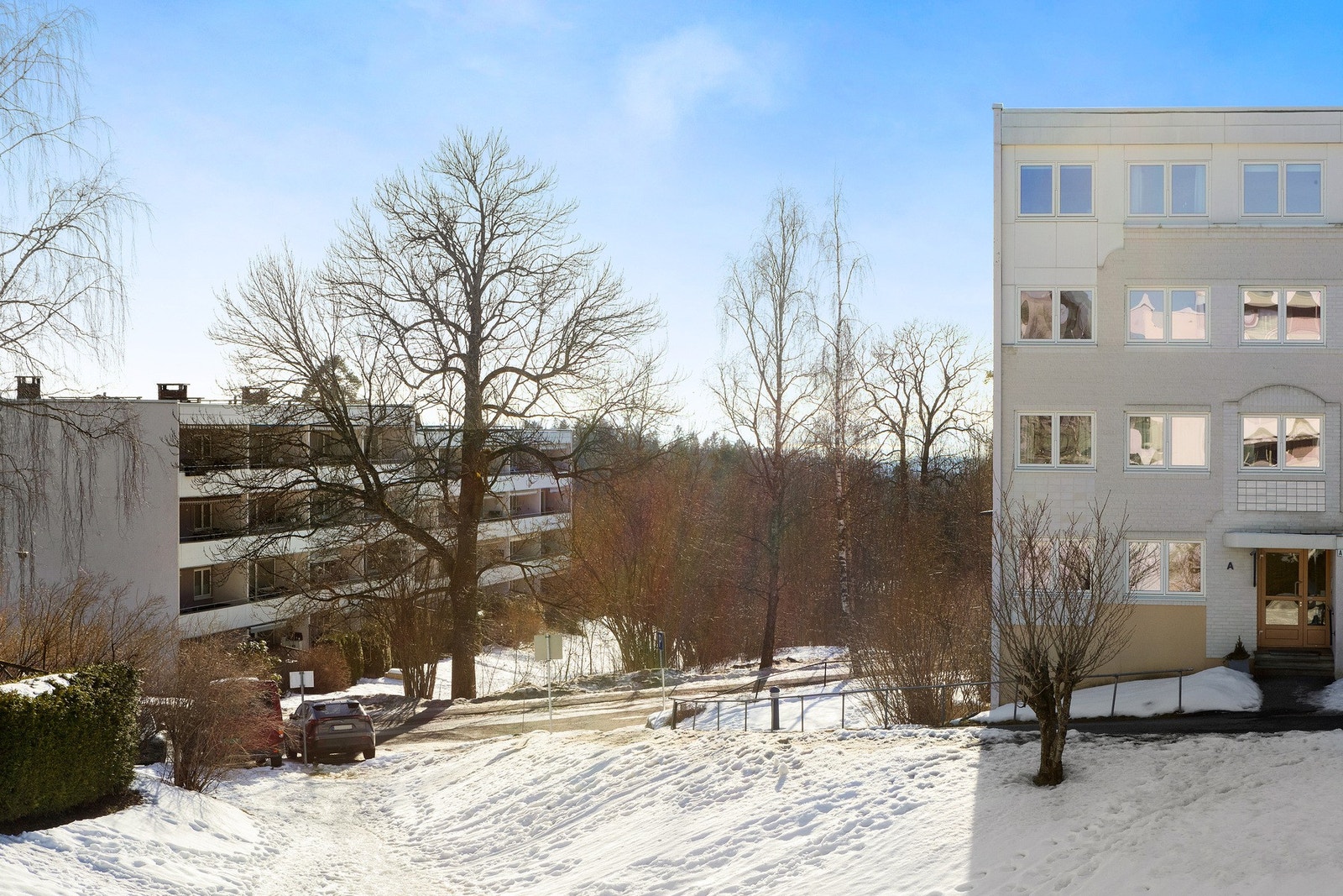 Solrikt og usjenert, men svært sentralt på Østerås. Galleribilde