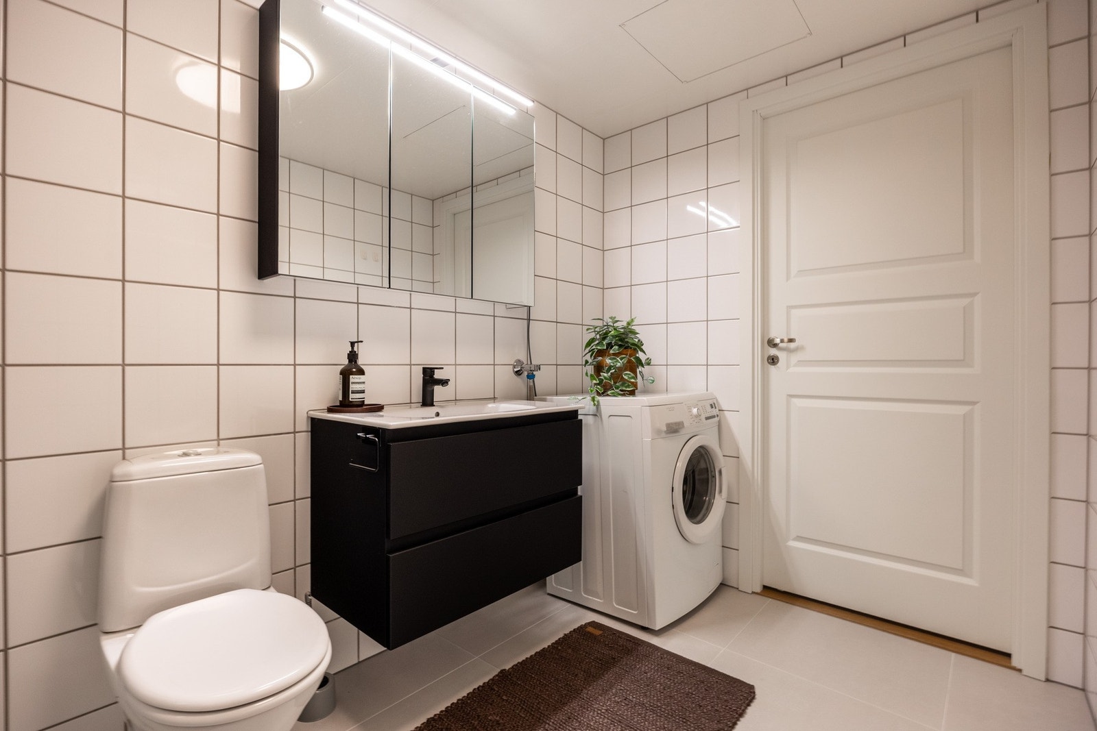 Badet har opplegg for vaskemaskin. Galleribilde