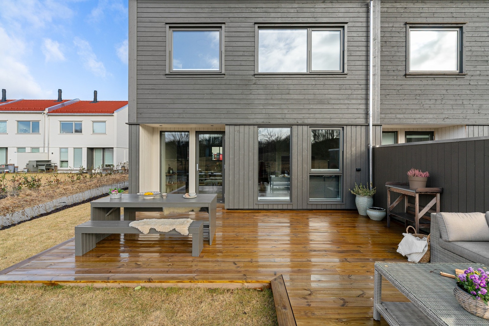 Uteområde er en fin romforlengelse fra stuen på sommerhalvåret. Galleribilde