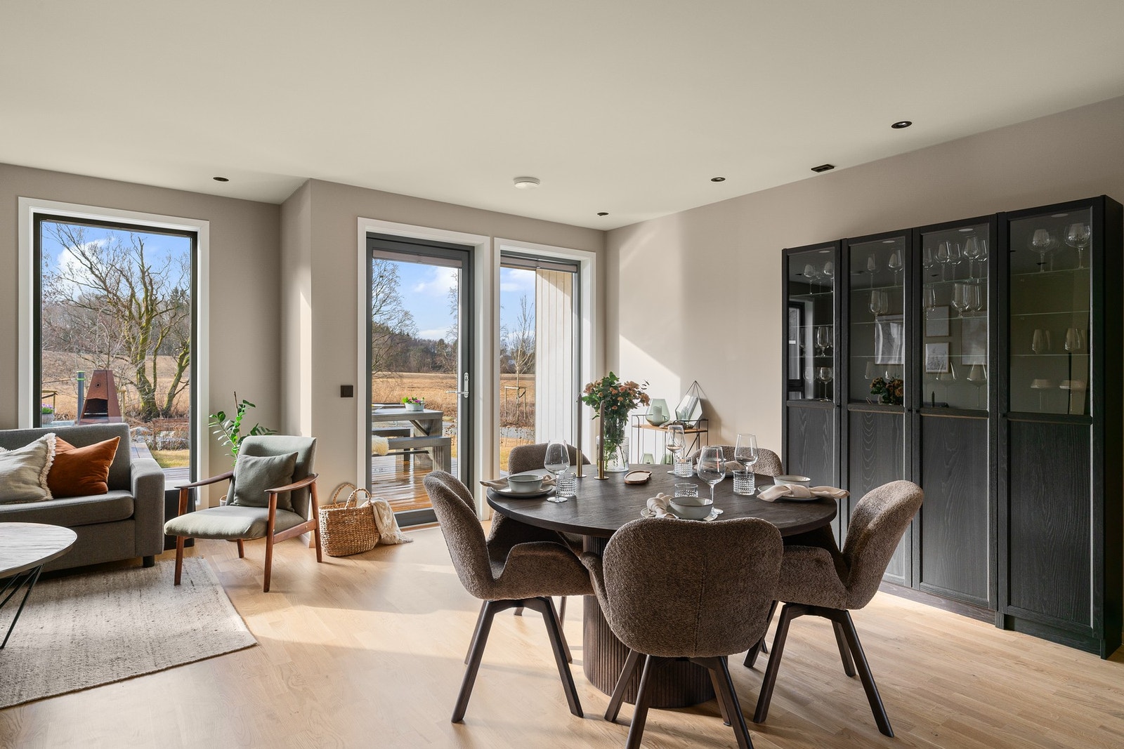 Leonard Wahlbergs veg 44 er et moderne og tiltalende rekkehus fra 2024 med god standard. Galleribilde