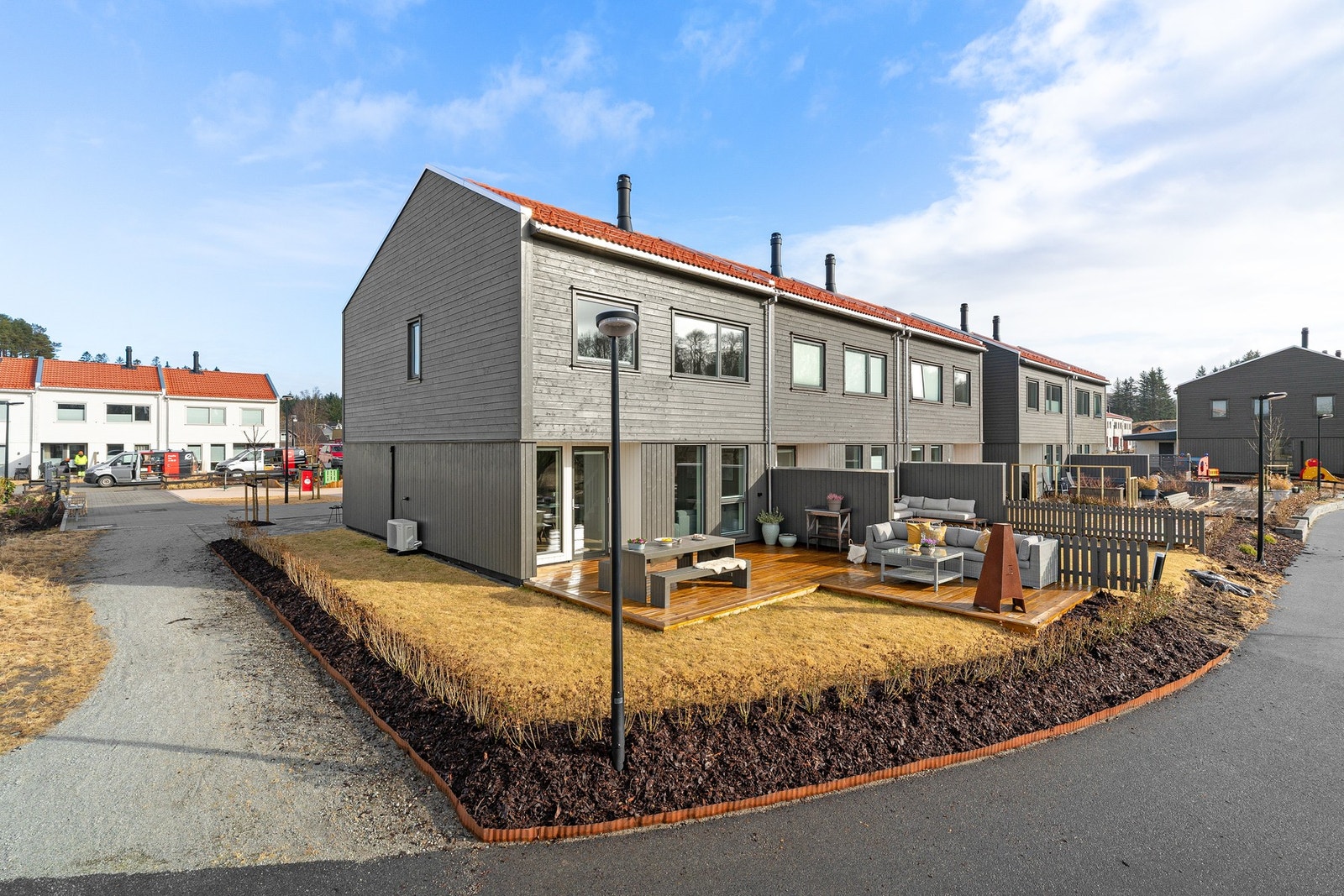 Ved Stemmen har man tilgang til flotte friområder med blant annet herlig grillplass, gapahuk, lekeplasser, sandstrand og badeplass med trivelig brygge. Galleribilde