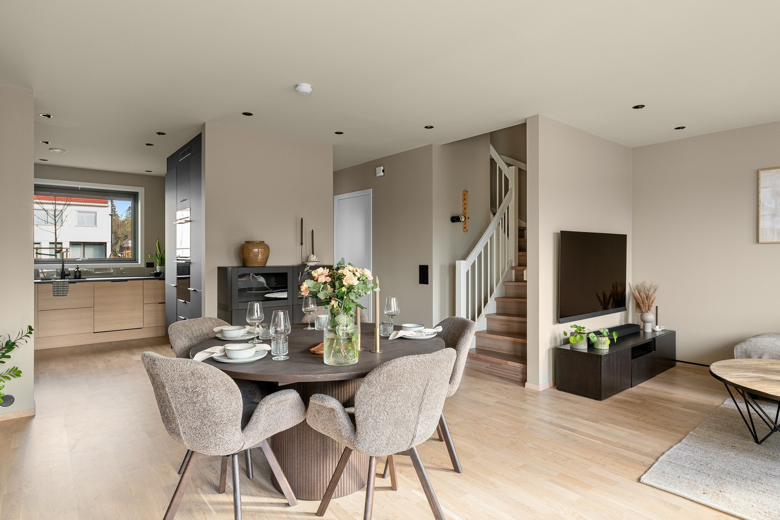 Her kan du nyte måltider i hyggelige omgivelser. Galleribilde