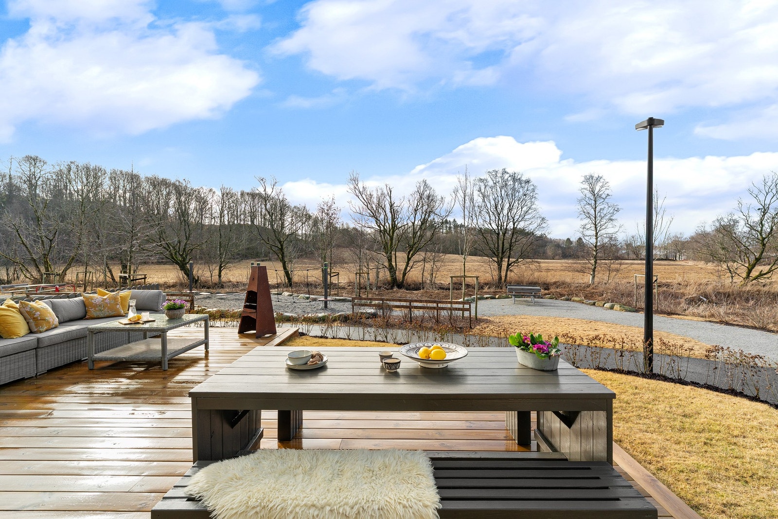 Uteområdet innbyr til rolige stunder, samt sosiale sammenkomster sammen med venner og familie. Galleribilde