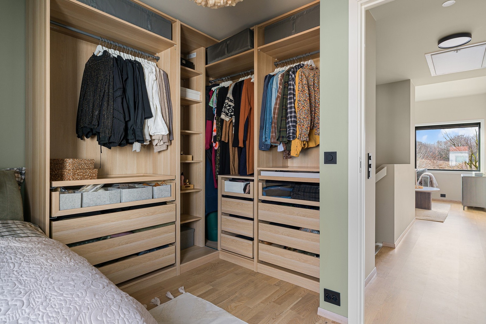 Alle soverommene har plass til garderobeløsning. Galleribilde