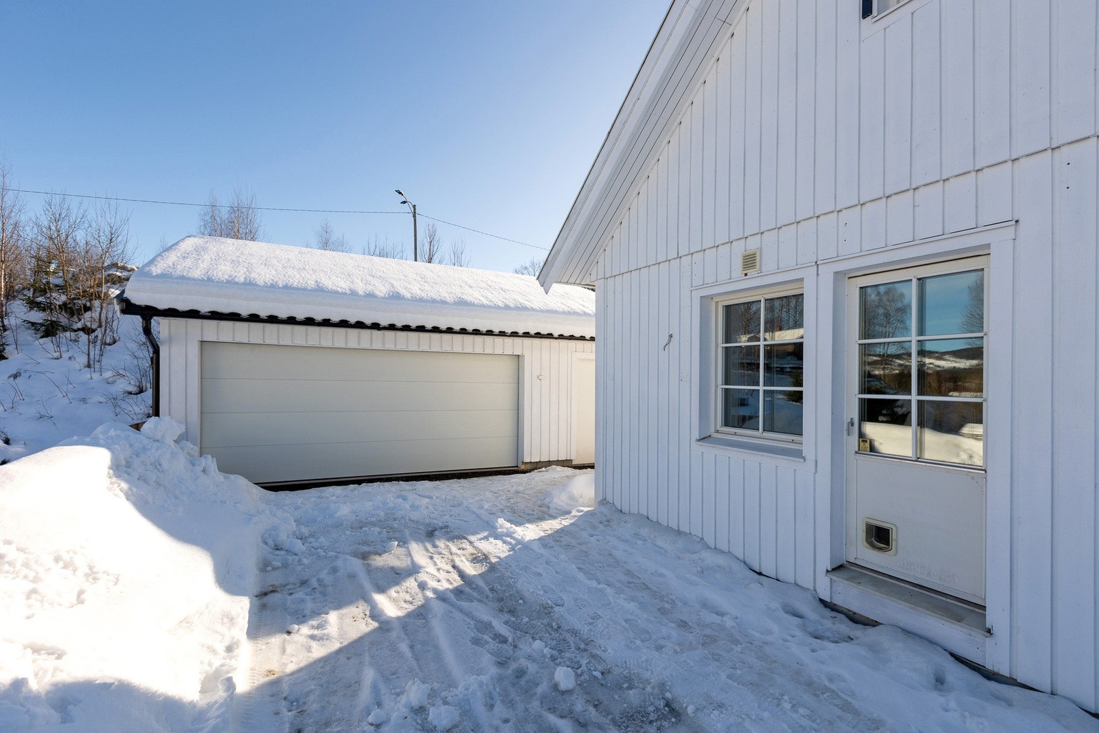 Romslig dobbelgarasje. Galleribilde