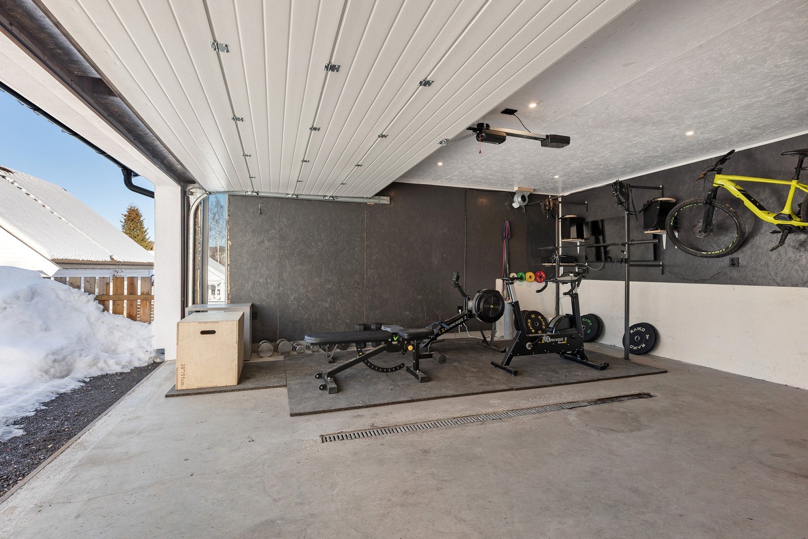 Garasjen. Galleribilde