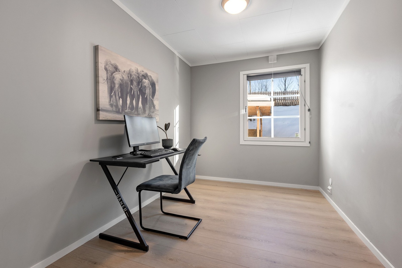 Soverom/ kontor i 1. etasje. Galleribilde