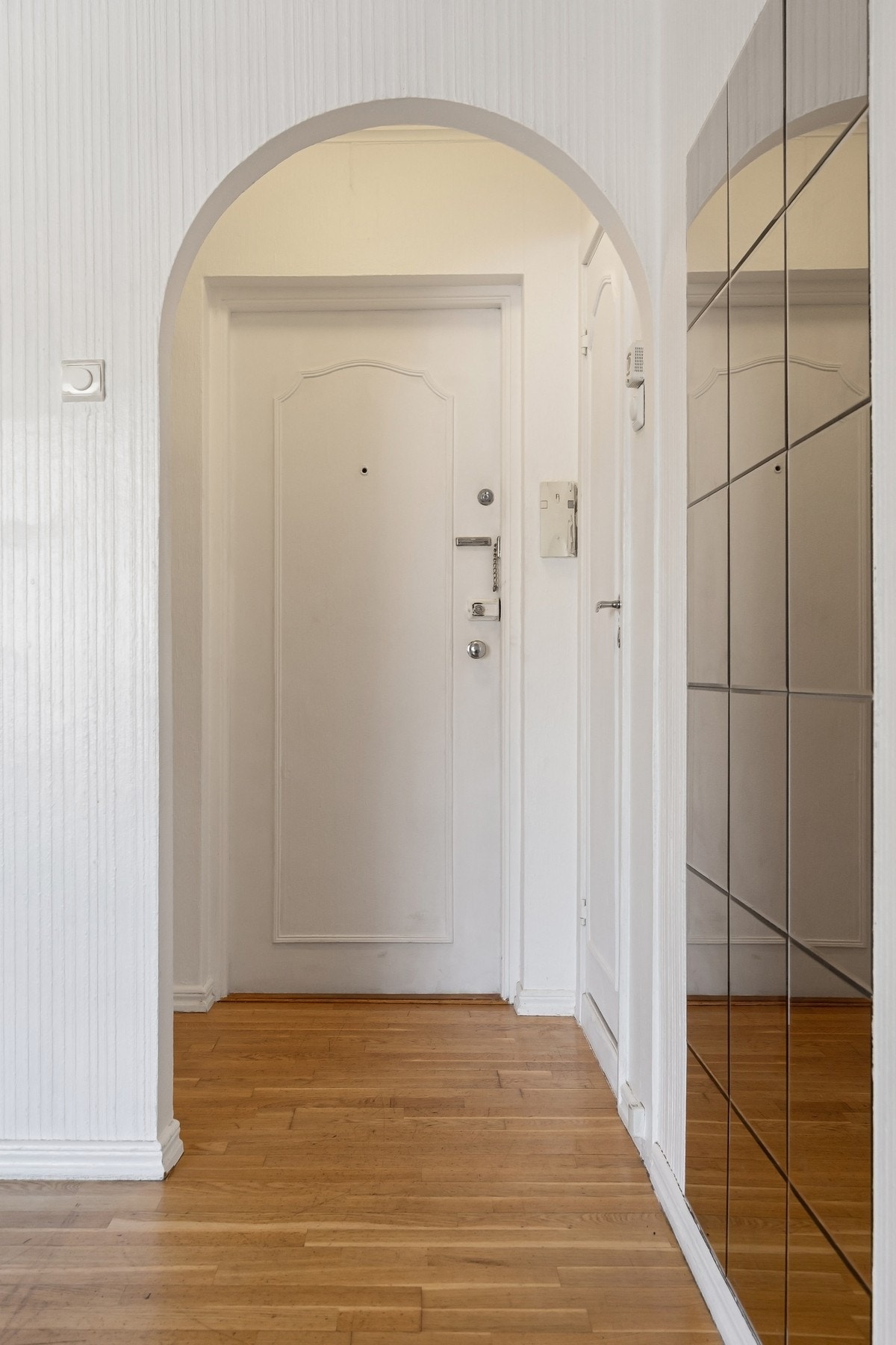 Videre ute i entréen finner man et baderom- Galleribilde