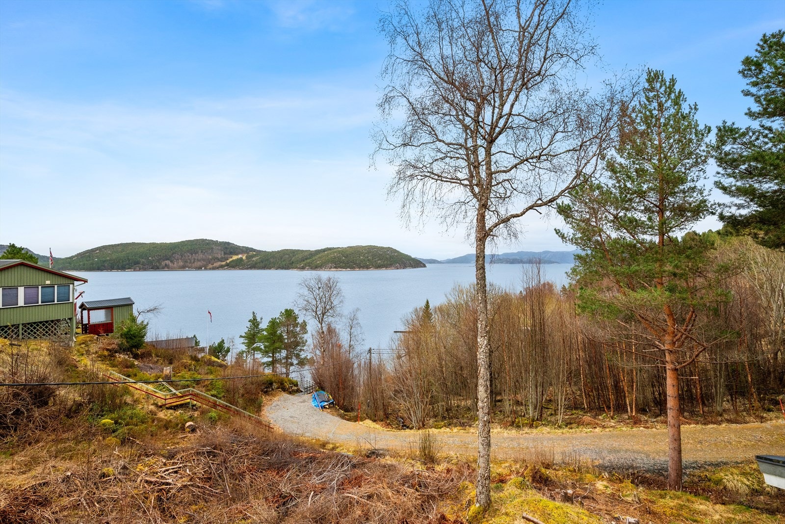 Plasseringen gir nydelig utsikt over sjøen og den vakre skjærgården. Galleribilde