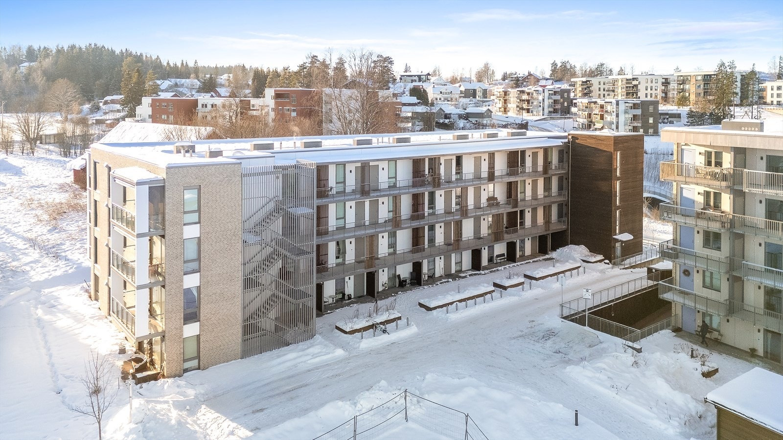 Leiligheten ligger fint til på Råholt, hvor det er opparbeidet fine fellesområder i sameiet. Galleribilde