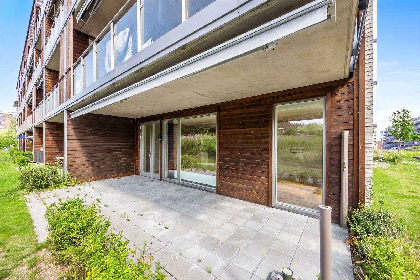 Fra stuen er det utgang til en herlig uteplass på hele 21 m². Galleribilde