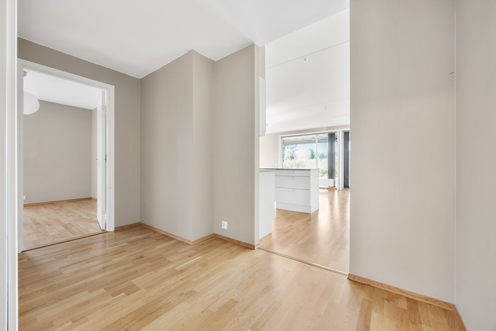 Smart romløsning gir enkel tilgang mellom gang og soverom for optimal utnyttelse. Galleribilde