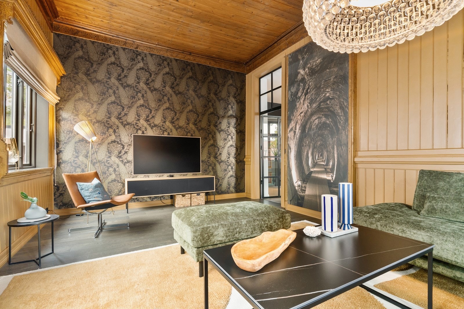 Innredet stue med god plass til sofagruppe. Galleribilde