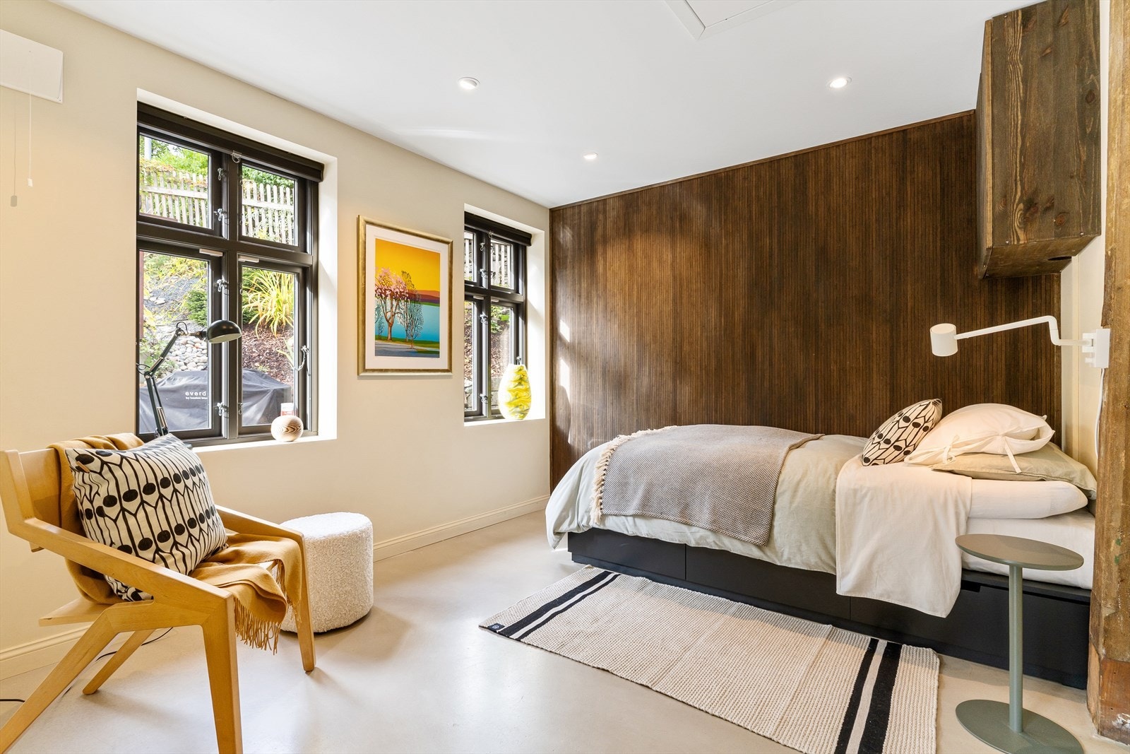 Soverom/kontor med adkomst fra entré. Galleribilde