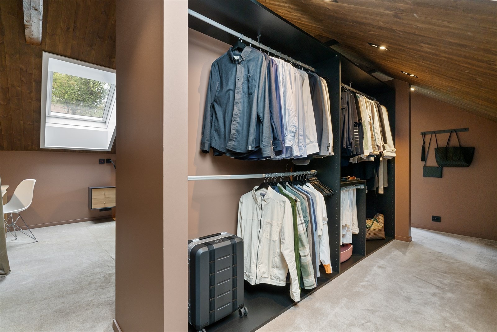 Garderobeløsning på hovedsoverom Galleribilde