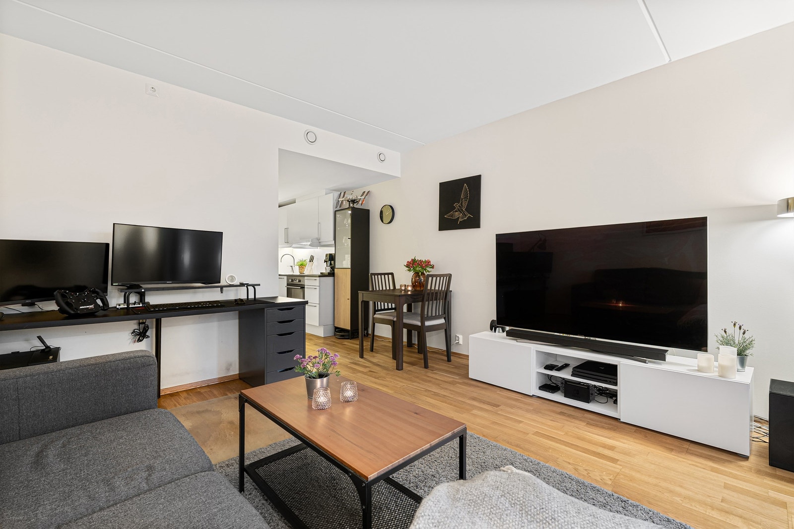 Nærheten til fjæra og naturen gjør Ranheim til et svært hyggelig boområde. Både Hansbakkfjæra og Ladestien ligger kun et steinkast fra eiendommen. Galleribilde